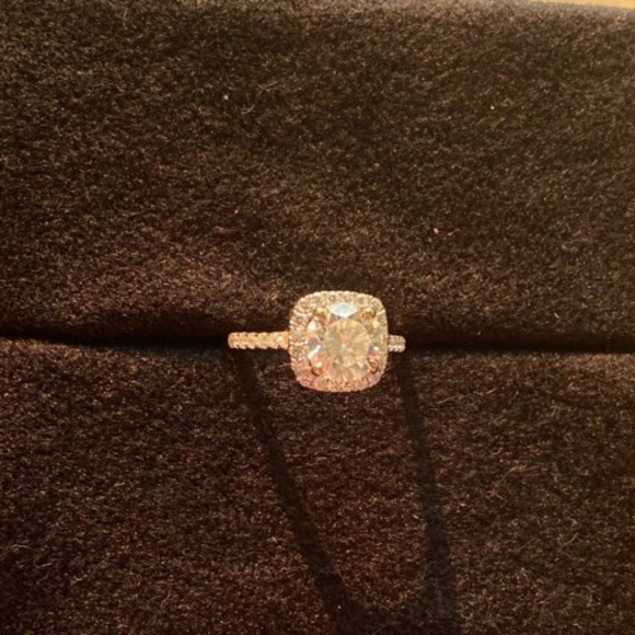 Engagement ring - Picture 7 of 9